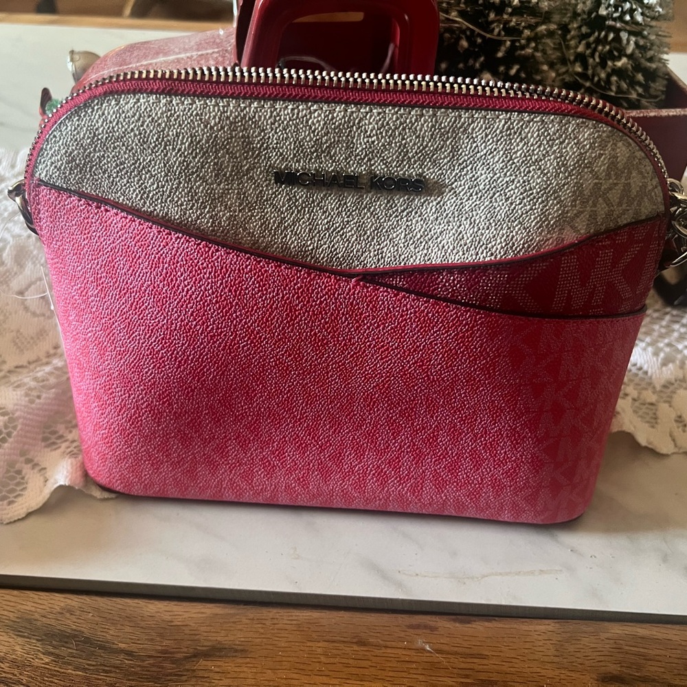 Michael Kors NWT jet set Travel medium pink, raspberry Dome Crossbody Bag